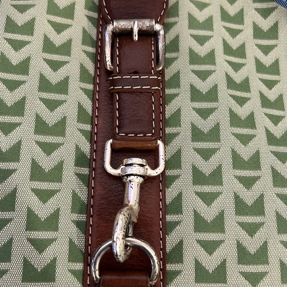 Michael Kor green bag. Good condition. Clasp shows wear. - Picture 8 of 8